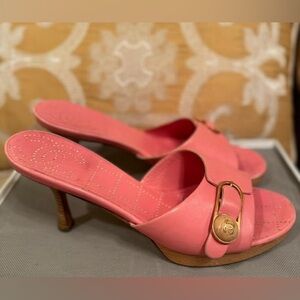 Pre-Loved Vintage Chanel Hot Pink Mules
2003 Cruise Collection by Karl Lager